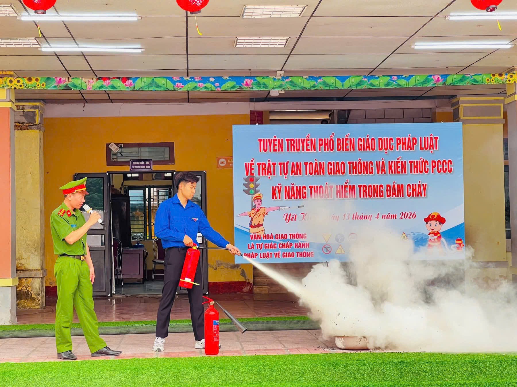 Công an xã Yết Kiêu tuyên truyền pháp luật về trật tự an toàn giao thông và phòng cháy, chữa cháy tại Trường Tiểu học Thống Nhất